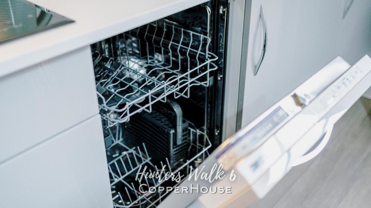 Chester City Centre Apartments With Parking ภายนอก รูปภาพ