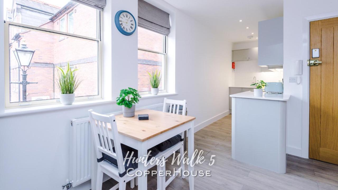Chester City Centre Apartments With Parking ภายนอก รูปภาพ